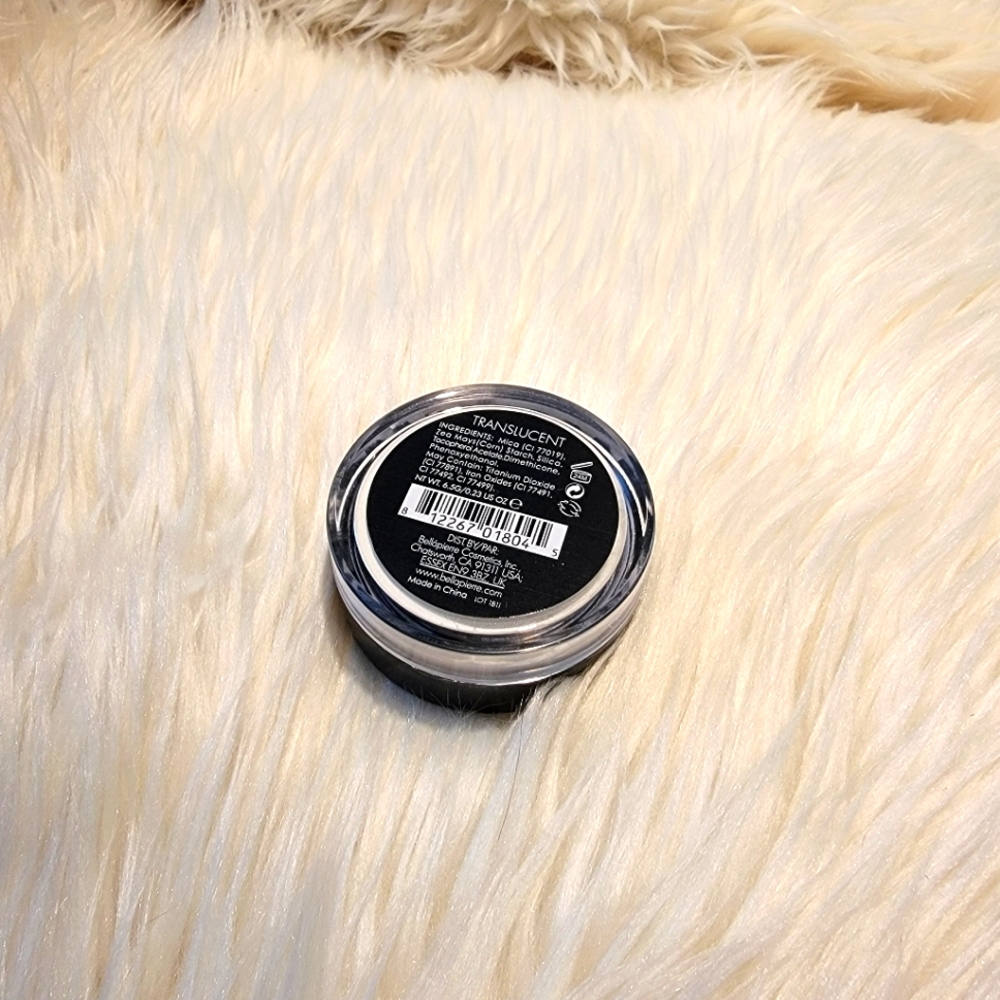 New Bellapierre High Definition Finishing Powder - Translucent - Picture 3 of 10